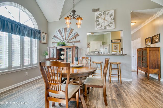 10111 Sea Pines Ct, Louisville, KY 40291