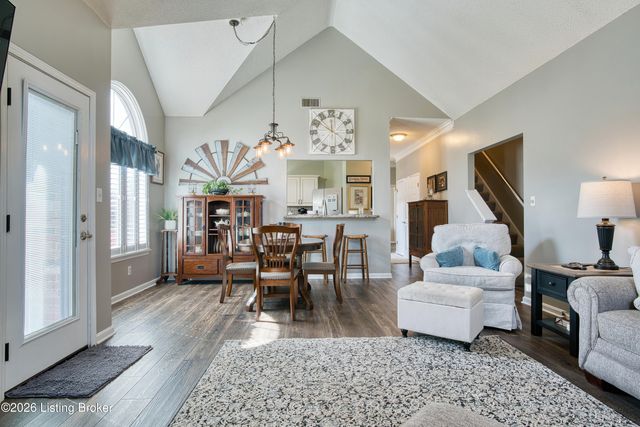 10111 Sea Pines Ct, Louisville, KY 40291