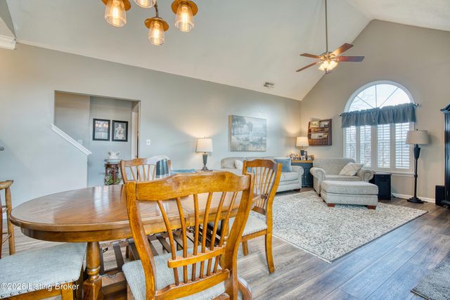 10111 Sea Pines Ct, Louisville, KY 40291