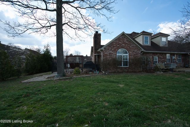 10111 Sea Pines Ct, Louisville, KY 40291