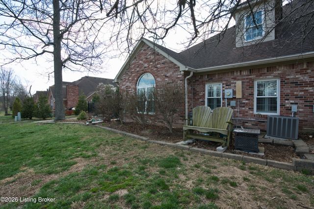 10111 Sea Pines Ct, Louisville, KY 40291