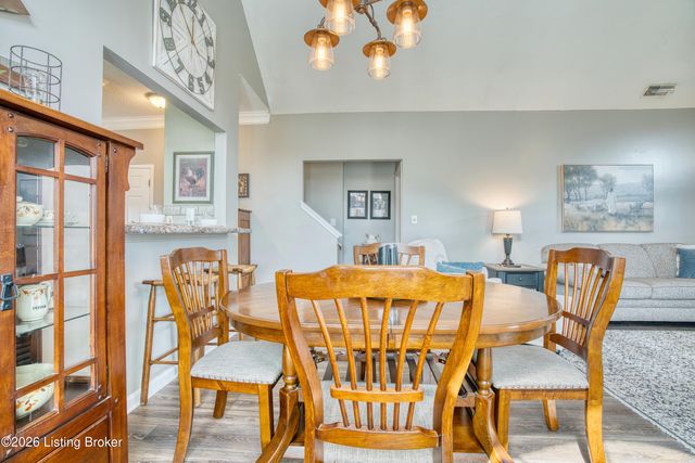 10111 Sea Pines Ct, Louisville, KY 40291