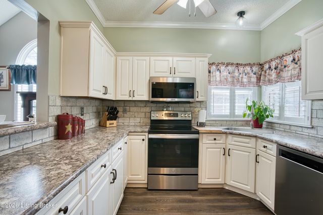 10111 Sea Pines Ct, Louisville, KY 40291