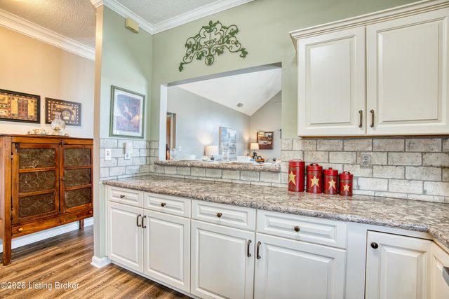 10111 Sea Pines Ct, Louisville, KY 40291