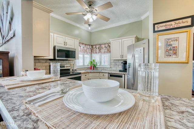 10111 Sea Pines Ct, Louisville, KY 40291