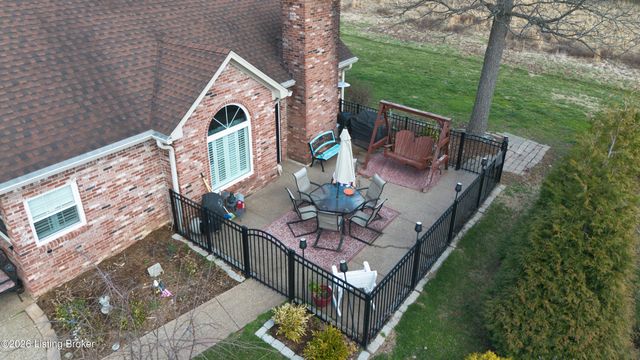 10111 Sea Pines Ct, Louisville, KY 40291