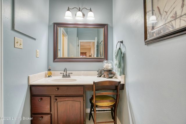 10111 Sea Pines Ct, Louisville, KY 40291