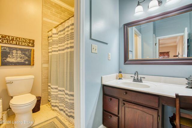 10111 Sea Pines Ct, Louisville, KY 40291