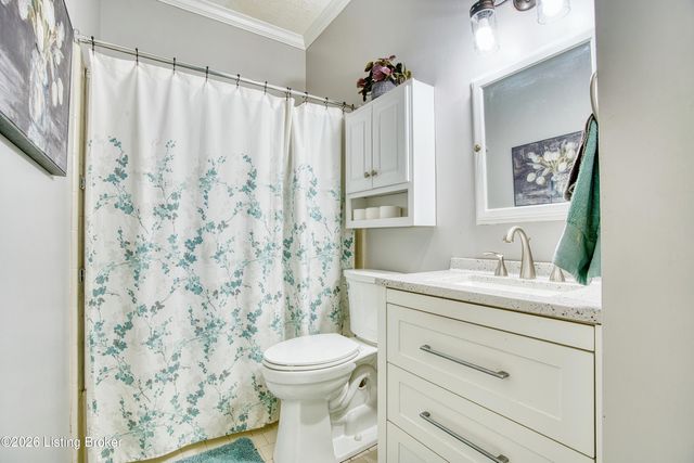 10111 Sea Pines Ct, Louisville, KY 40291