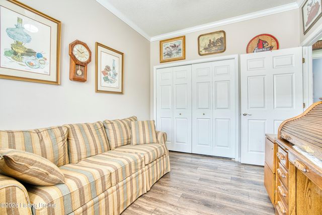 10111 Sea Pines Ct, Louisville, KY 40291