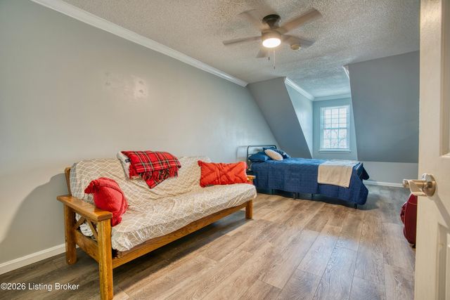 10111 Sea Pines Ct, Louisville, KY 40291