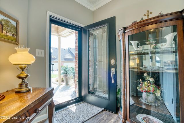 10111 Sea Pines Ct, Louisville, KY 40291