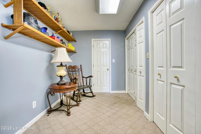 10111 Sea Pines Ct, Louisville, KY 40291