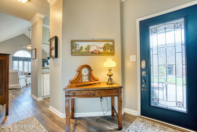 10111 Sea Pines Ct, Louisville, KY 40291