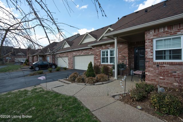 10111 Sea Pines Ct, Louisville, KY 40291