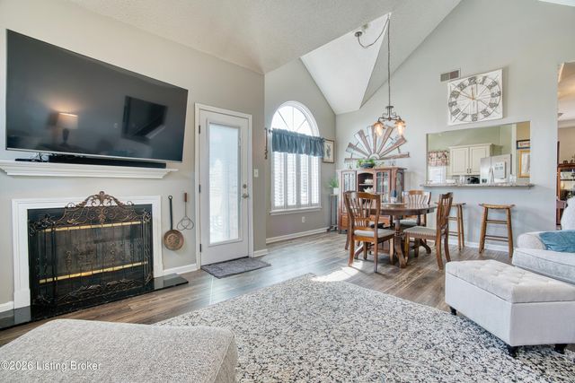 10111 Sea Pines Ct, Louisville, KY 40291