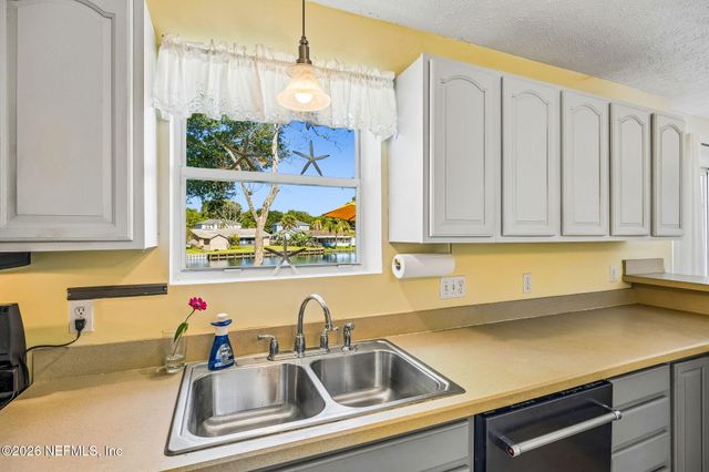 3346 AMERICA Avenue, Jacksonville Beach, FL 32250