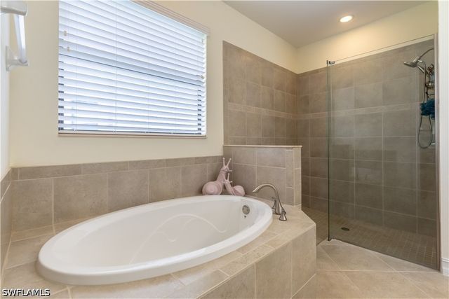 7807 Bucks Run DR, Naples, FL 34120