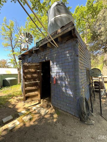 1 Maple Ave, Rosamond, CA 93560