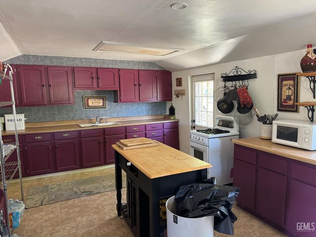 1 Maple Ave, Rosamond, CA 93560
