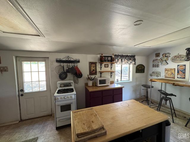 1 Maple Ave, Rosamond, CA 93560