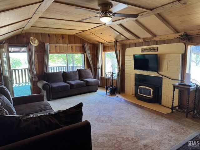 1 Maple Ave, Rosamond, CA 93560