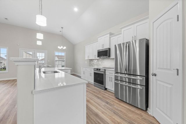 641 Woodrush Dr, Clarksville, TN 37040