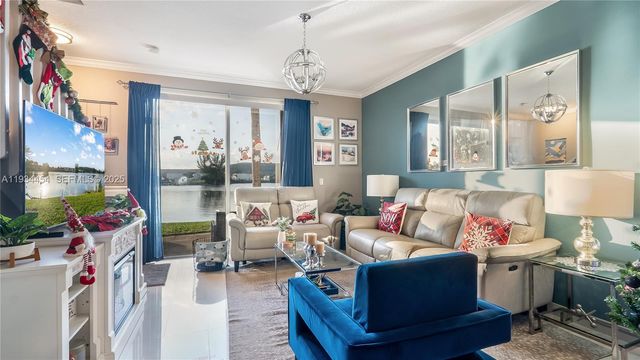 4141 Crystal Lake Dr, Deerfield Beach, FL 33064