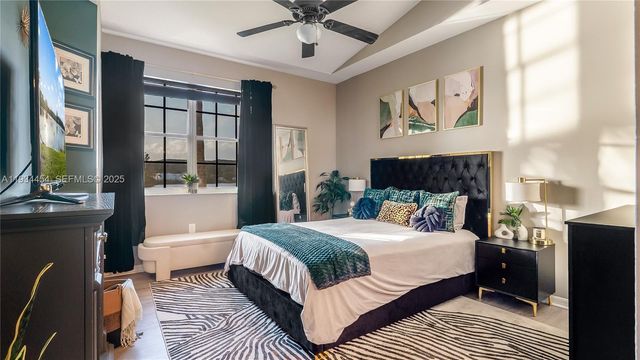 4141 Crystal Lake Dr, Deerfield Beach, FL 33064