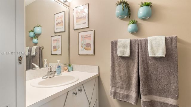 4141 Crystal Lake Dr, Deerfield Beach, FL 33064