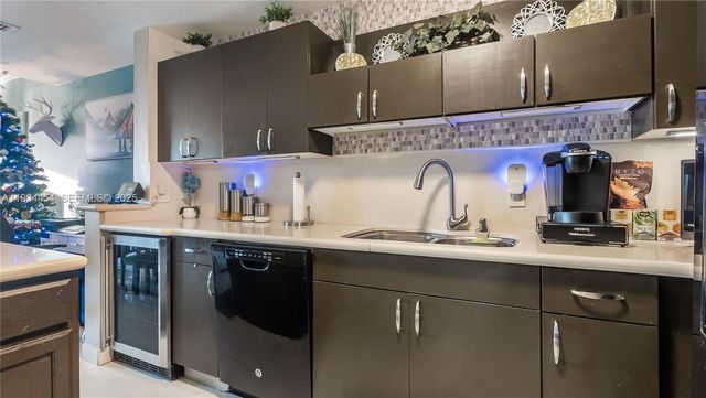 4141 Crystal Lake Dr, Deerfield Beach, FL 33064