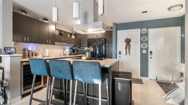 4141 Crystal Lake Dr, Deerfield Beach, FL 33064