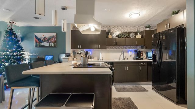 4141 Crystal Lake Dr, Deerfield Beach, FL 33064