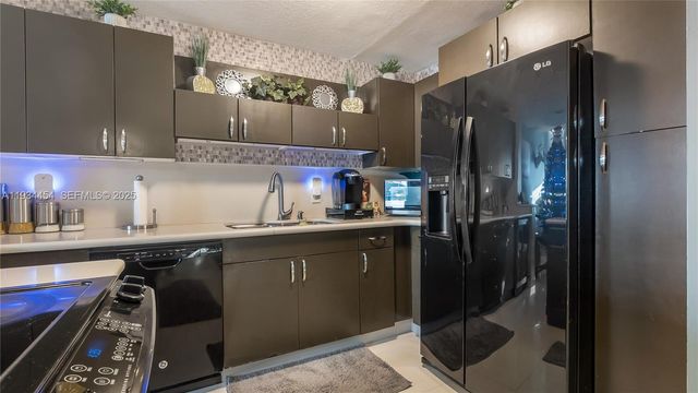 4141 Crystal Lake Dr, Deerfield Beach, FL 33064