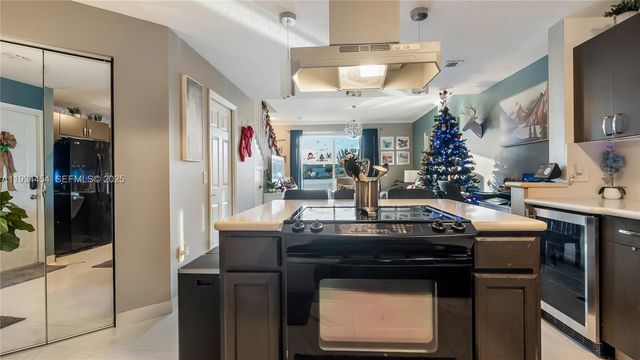 4141 Crystal Lake Dr, Deerfield Beach, FL 33064