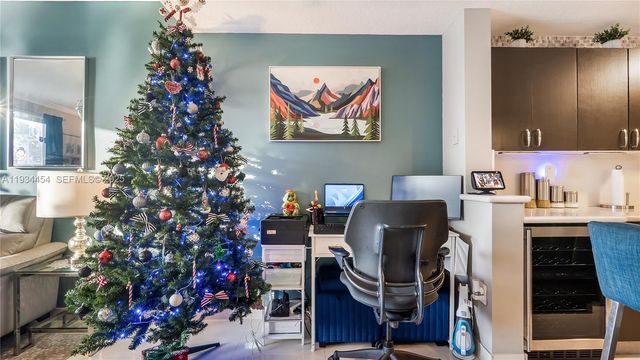 4141 Crystal Lake Dr, Deerfield Beach, FL 33064