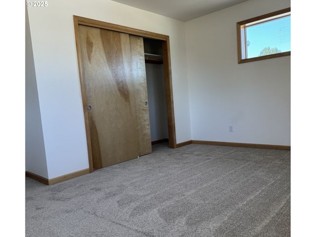 5253 Forest Ln, Eugene, OR 97402