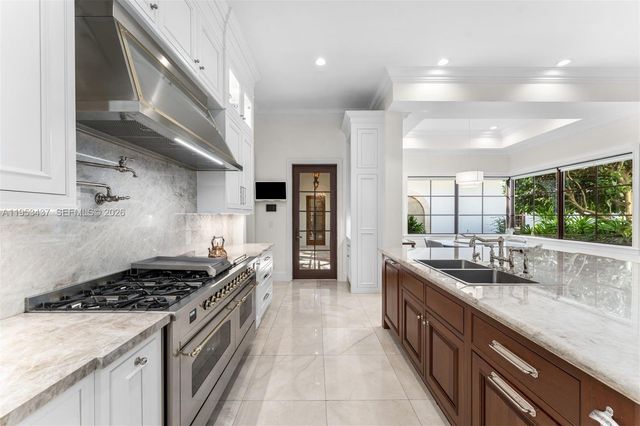 5865 SW 96th St, Pinecrest, FL 33156