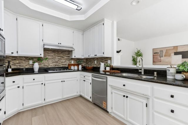 292 Silverlake Court, Milpitas, CA 95035