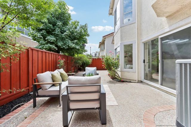 292 Silverlake Court, Milpitas, CA 95035