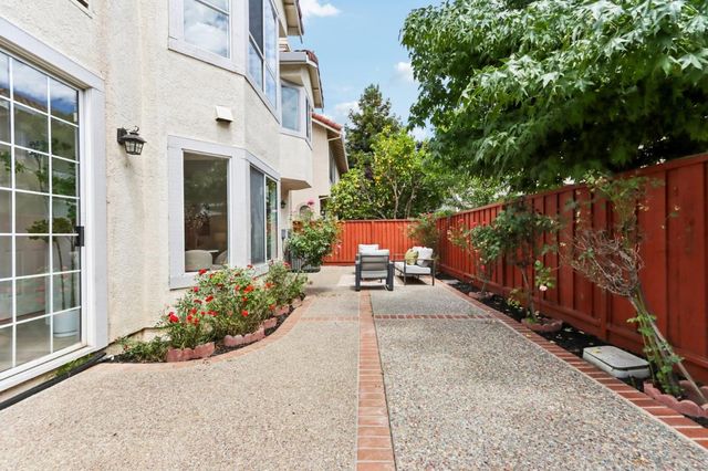 292 Silverlake Court, Milpitas, CA 95035