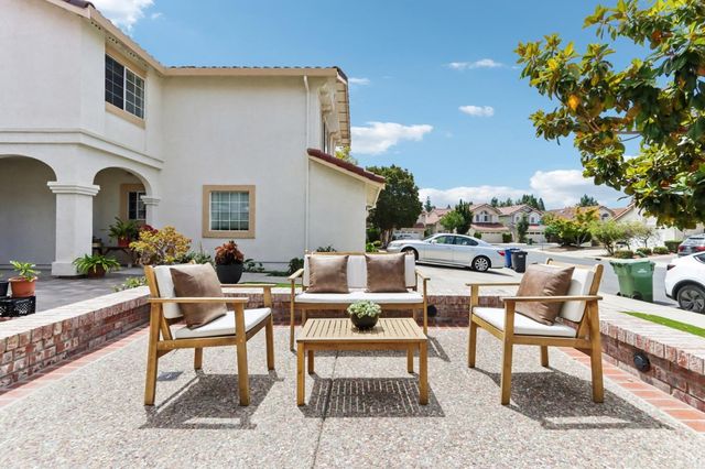 292 Silverlake Court, Milpitas, CA 95035