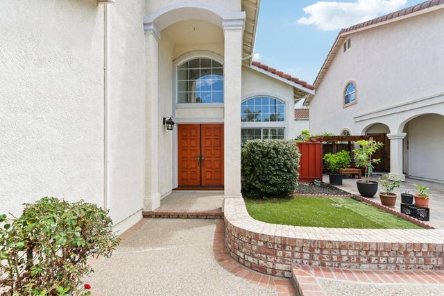 292 Silverlake Court, Milpitas, CA 95035