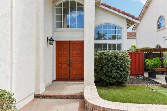 292 Silverlake Court, Milpitas, CA 95035