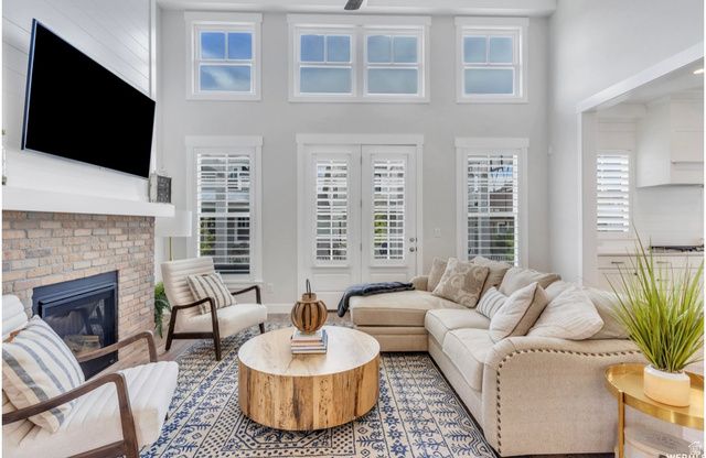 10907 S LAKE ISLAND DR, South Jordan, UT 84009