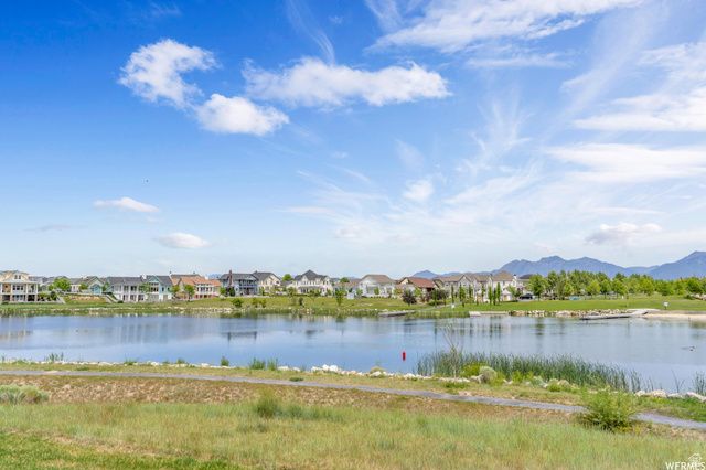 10907 S LAKE ISLAND DR, South Jordan, UT 84009