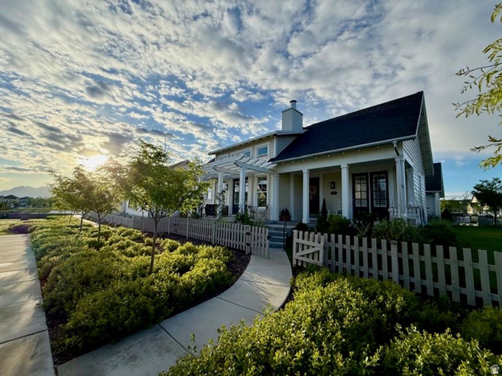 10907 S LAKE ISLAND DR, South Jordan, UT 84009