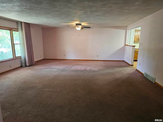 5306 E CAMBRON Avenue, Chillicothe, IL 61523