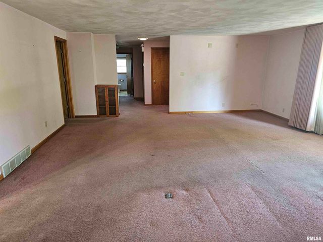 5306 E CAMBRON Avenue, Chillicothe, IL 61523