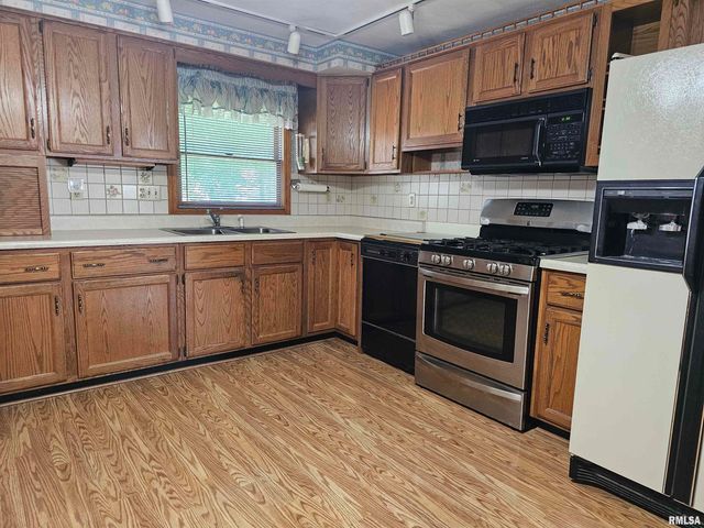 5306 E CAMBRON Avenue, Chillicothe, IL 61523